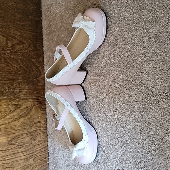 Pink & white strap shoes - Picture 3 of 11